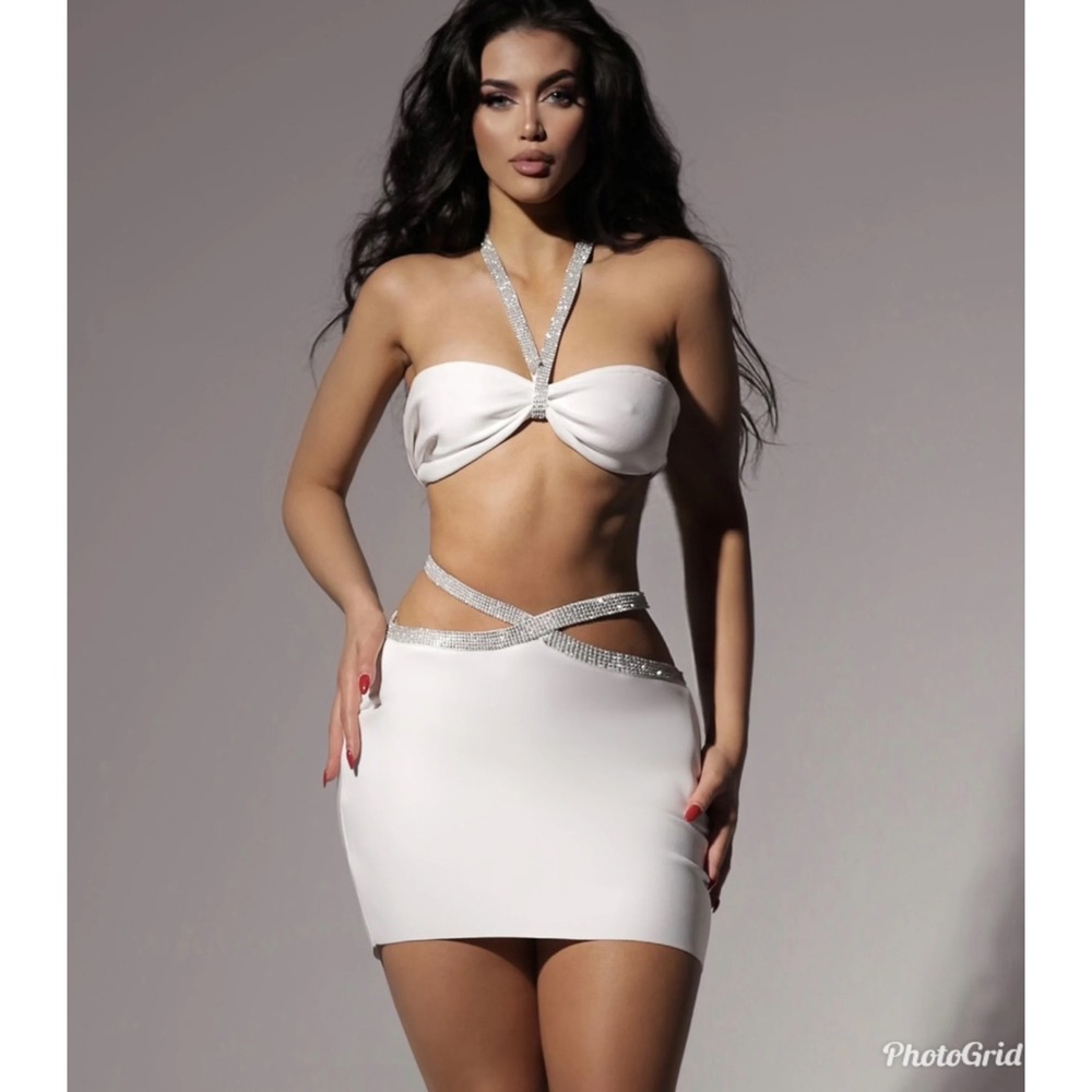 I’m selling this set it don’t fit me it still brand new and tag